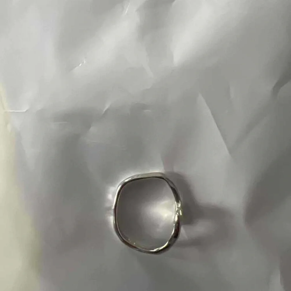 Hugging arms Design Ring - Picture 1 of 4